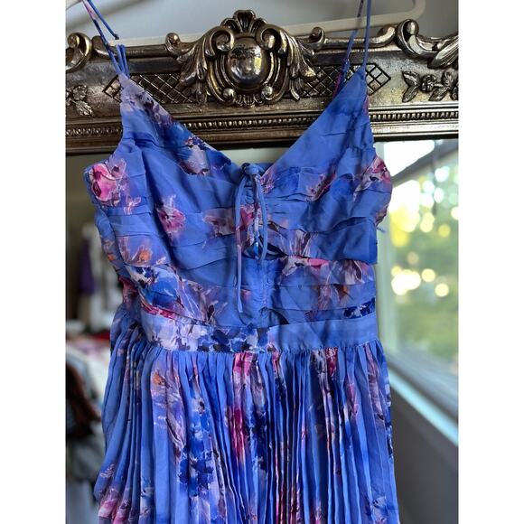 ASTR The Label Daytona Pleated Floral Maxi Dress Periwinkle Pink Medium - Picture 8 of 9